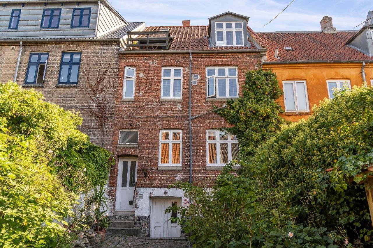 Beautiful Private Apartment, With Garden, Roof Terraze, 150 Square M, 2 Floors, 2 Bedrooms And An Extra Bed In The Livingroom Apartment