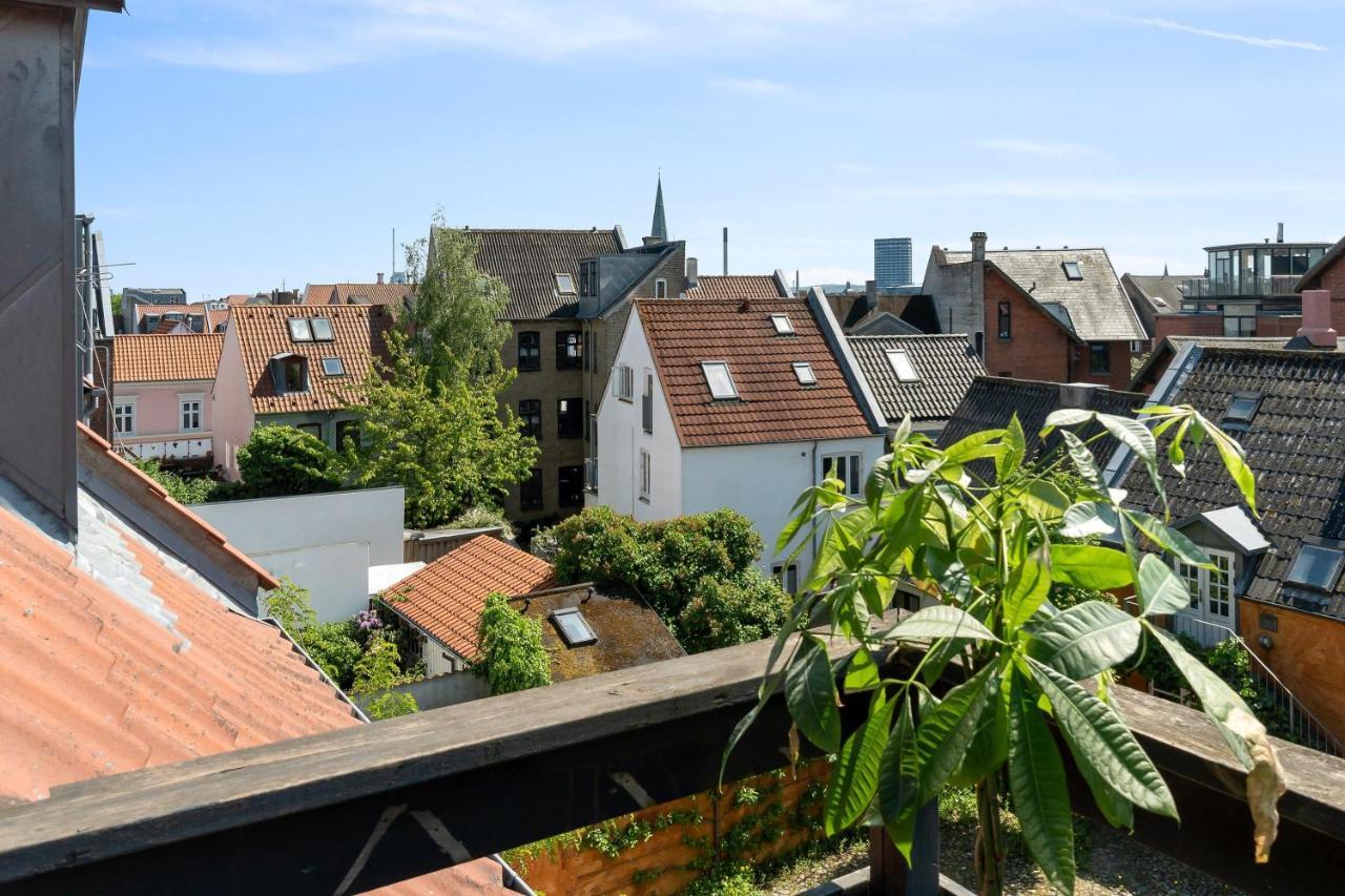 Beautiful Private Apartment, With Garden, Roof Terraze, 150 Square M, 2 Floors, 2 Bedrooms And An Extra Bed In The Livingroom Apartment